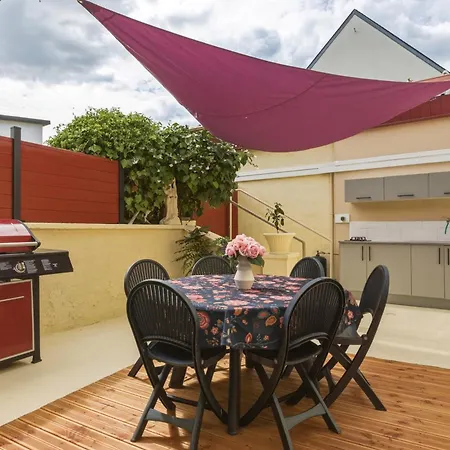 Maison D'andree - Cuisine D'ete Et Bbq - Ping Pong *