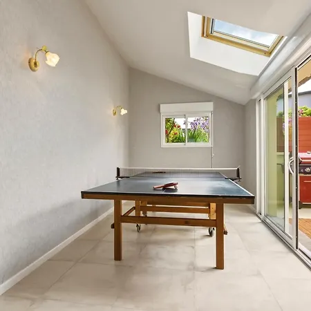 Maison D'andree - Cuisine D'ete Et Bbq - Ping Pong * Argences